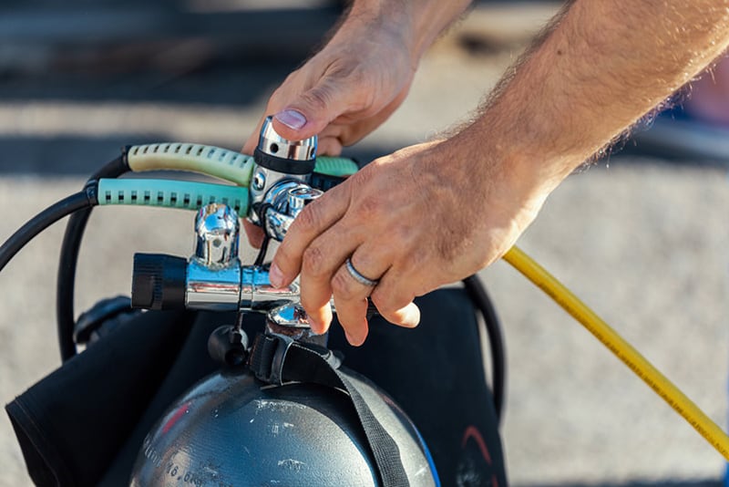 always check diving equipment before starting