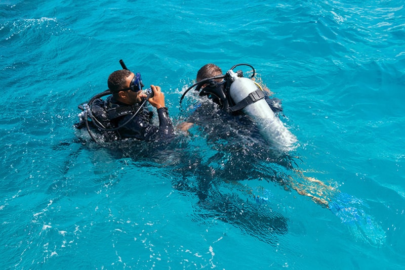 Beginners will always have a diving assistant with them