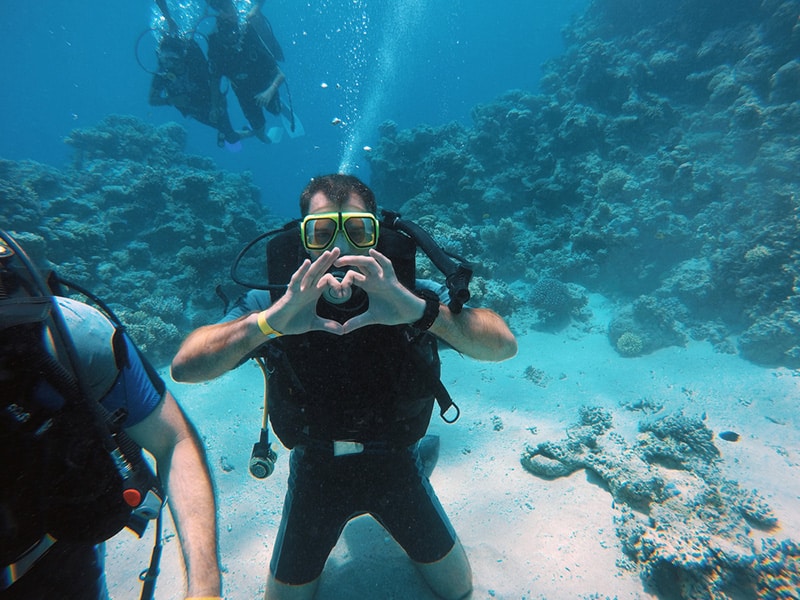 Enjoying the thrilling nature of the hunt on the seafloor