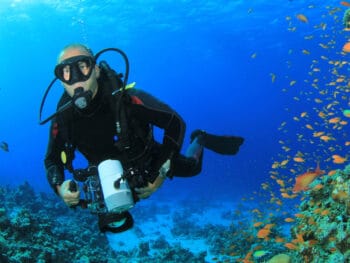 What-to-Wear-When-Scuba-Diving
