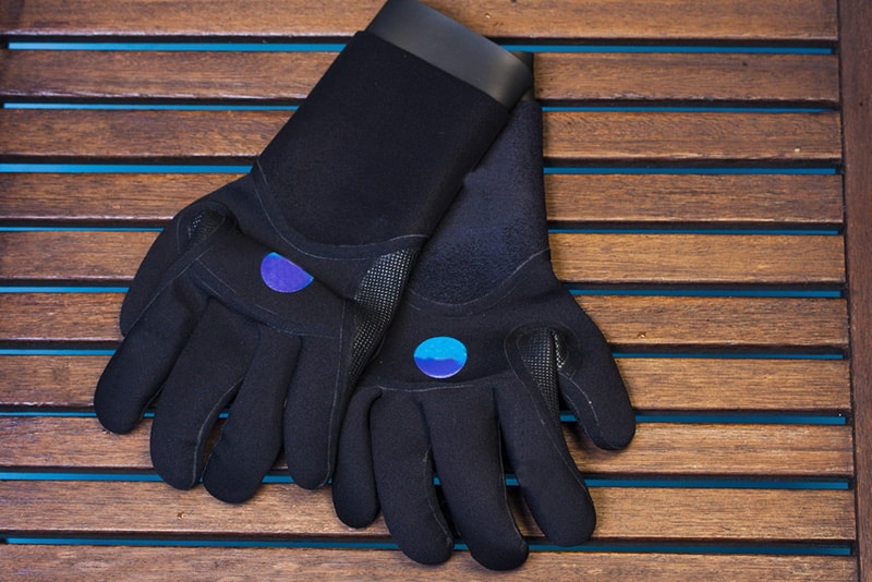 scuba gloves